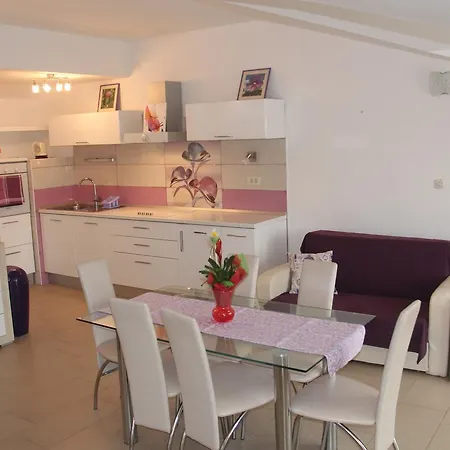 Apartments Tucepi *